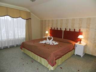 Отель Hotel Metsis Валга Двухместный номер Делюкс с 1 кроватью или 2 отдельными кроватями и гидромассажной ванной-1