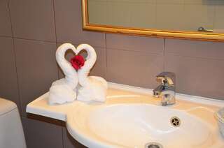 Отель Hotel Metsis Валга Двухместный номер Делюкс с 1 кроватью или 2 отдельными кроватями и гидромассажной ванной-3